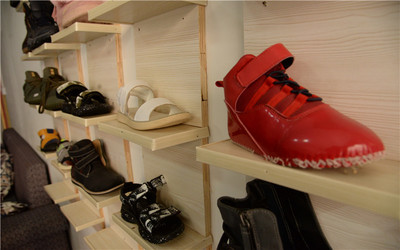 &ldquo;扶貧車(chē)間&rdquo;開(kāi)在家門(mén)口 百姓致富有奔頭